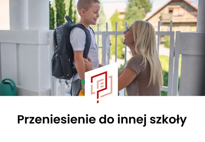 Chłopiec z plecakiem i mama rozmawiają o przeniesieniu do innej szkoły. Argumenty za zmianą są kluczowe.