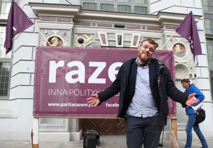 Ile zarabia Adrian Zandberg? Szokujące fakty o jego dochodach