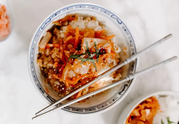 Kimchi: Z czym jeść? Odkryj 20+ pomysłów na dania i połączenia!