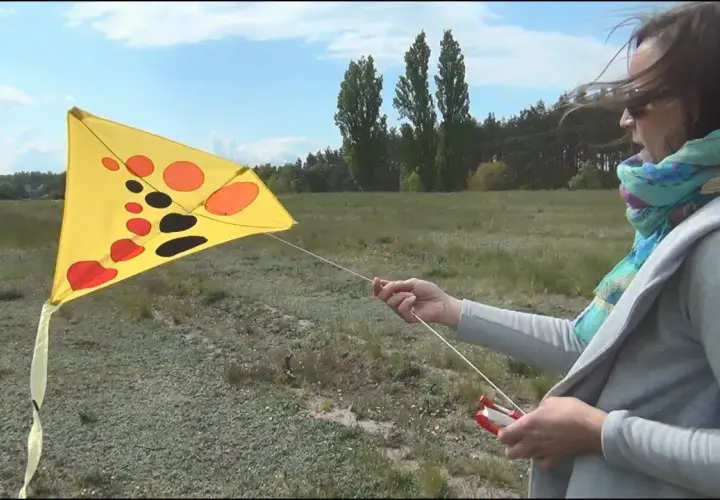 Jak złożyć latawiec kite krok po kroku – prosta instrukcja dla każdego