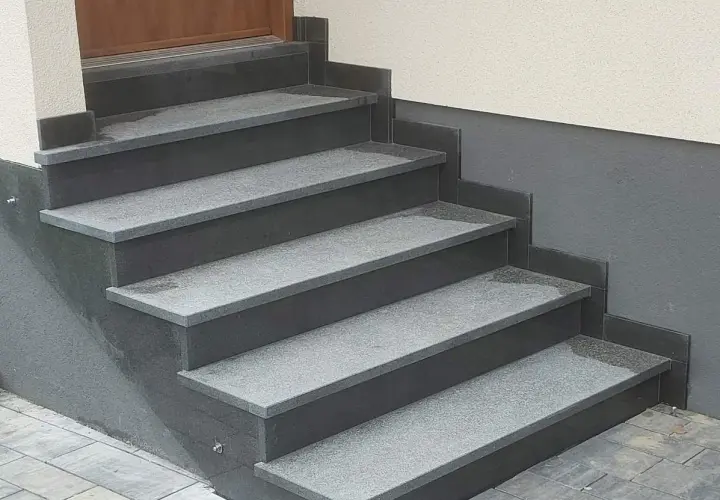 Z czego stopnie na schody zewnętrzne? Odkryj najlepsze materiały
