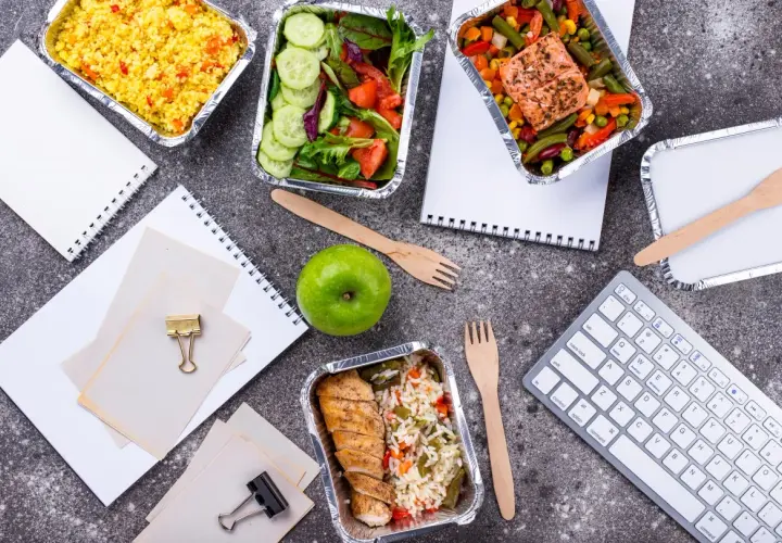 Czy catering się opłaca? Odkryj ukryte koszty i prawdziwe zyski!