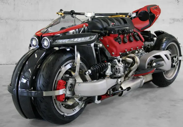 La Lazareth LM 847, una moto futurista con motor V8, doble rueda delantera y diseño agresivo.