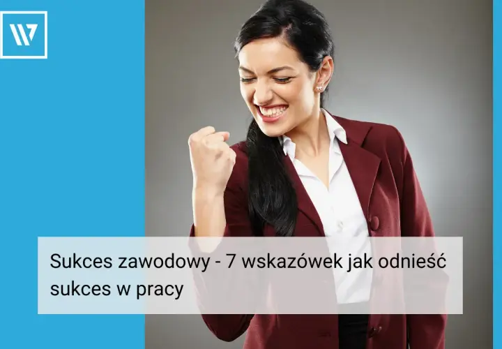 Kobieta w garniturze cieszy się z osiągniętego sukcesu zawodowego. Jej uśmiech i zaciśnięta pięść symbolizują triumf i pewność siebie w karierze.