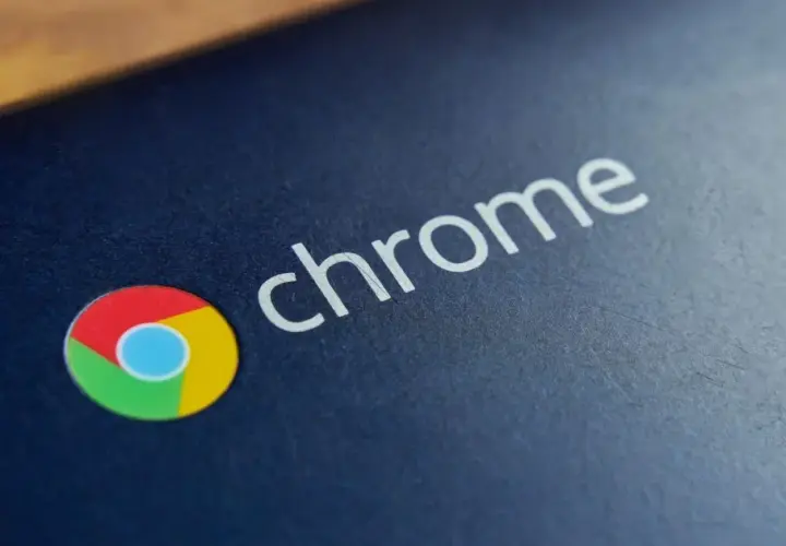 Logo Chrome z napisem "chrome" na ciemnym tle. Idealne do instalacji ChromeOS Flex na starszym sprzęcie.