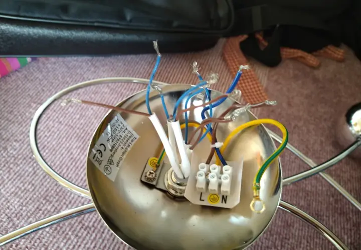 Jak przerobić żyrandol na dwa włączniki i uniknąć błędów w instalacji