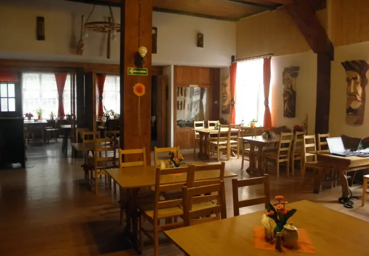 Dworek pod Wieżycą - aktualne informacje o rezerwacjach i atrakcjach