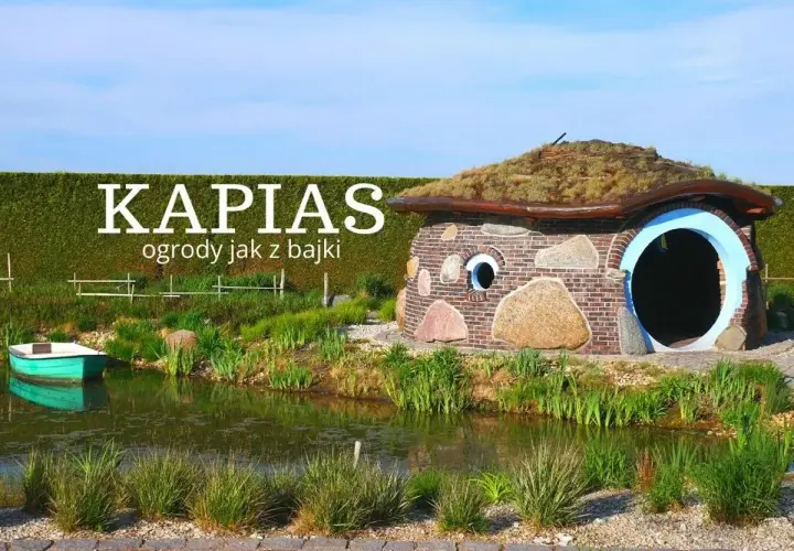 Ogrody Kapias jak z bajki, z domkiem hobbitów i łódką. Sprawdź ogrody kapias cena biletu.