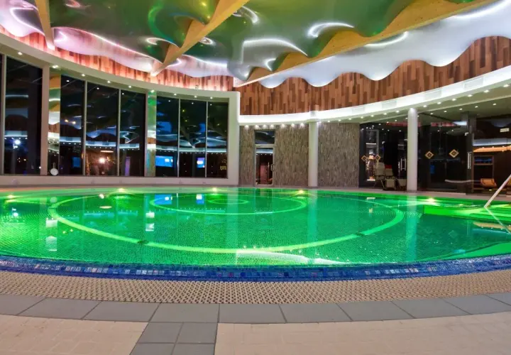 Co zabrać do hotelu z basenem? Moja lista na bezstresowy relaks!