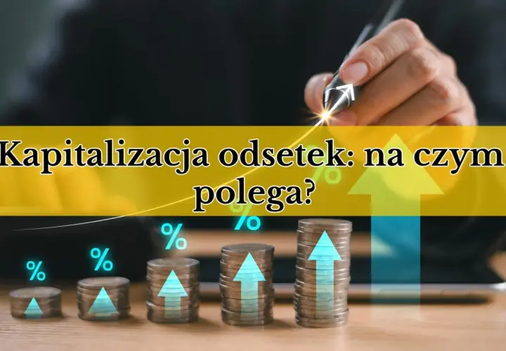 Rosnące stosy monet symbolizują procenty od kapitału. Dłoń z długopisem wskazuje na wykres wzrostu.