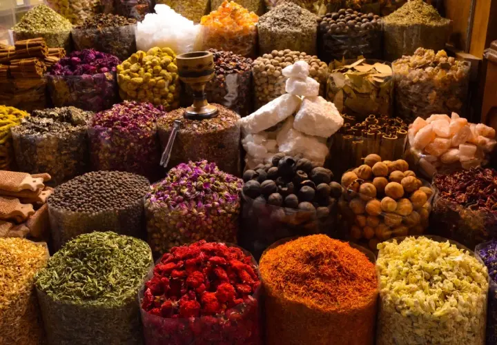 Jakie przyprawy do curry? Stwórz własną, aromatyczną mieszankę!