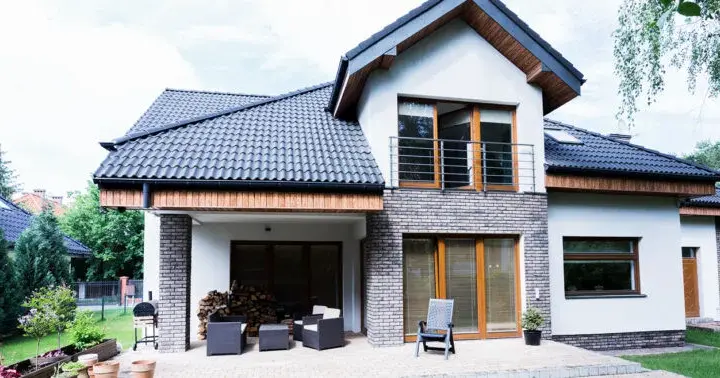 Jakie kolory elewacji pasują do okien dąb bielony - poradnik architekta