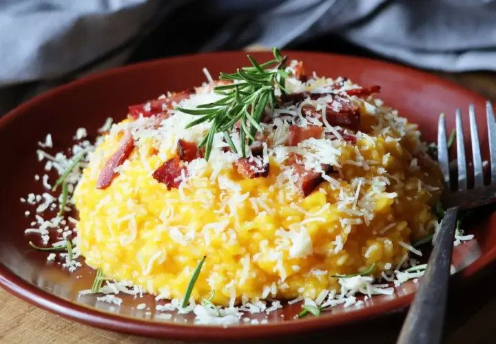 Jaki ser do risotto? Odkryj najlepsze wybory dla idealnego smaku