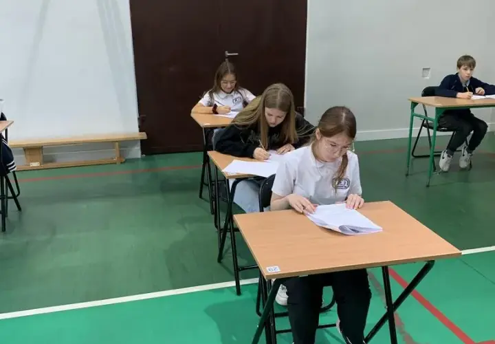 Czym jest sprawdzian dyrektorski? Cele, zasady i konsekwencje dla uczniów i nauczycieli