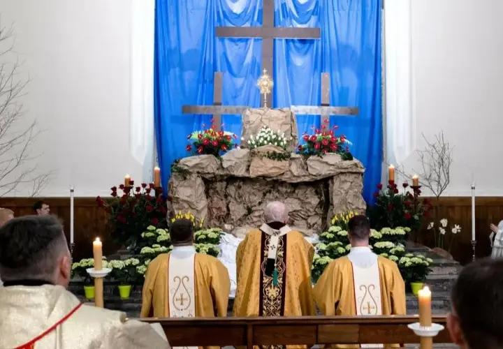 Czy w Wielką Sobotę jest msza? Odkryj, co naprawdę się dzieje