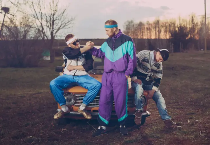 Impreza w stylu lat 90.? Stwórz idealny strój! Przewodnik Krystyny
