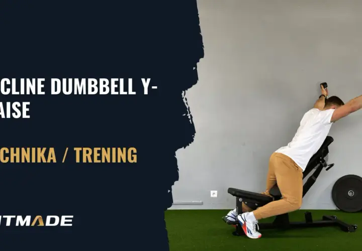 Mężczyzna wykonuje ćwiczenie incline dumbbell y-raise na ławce skośnej, podnosząc hantle w kształcie litery Y.