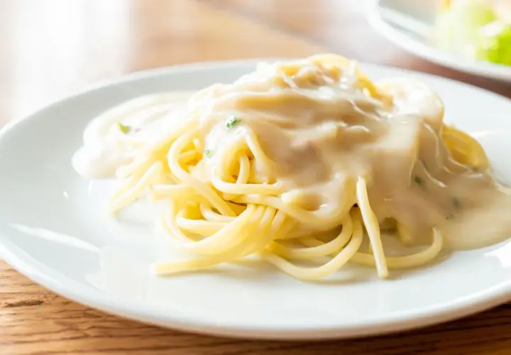 Spaghetti z selerem naciowym: Jak zrobić idealny sos? Przepisy!