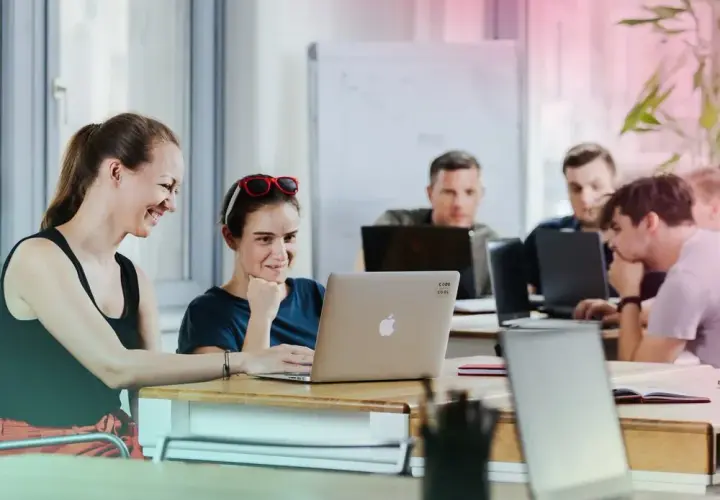  Kurs IT z gwarancją pracy! Sprawdź ofertę kursów programowania z gwarancją zatrudnienia.
