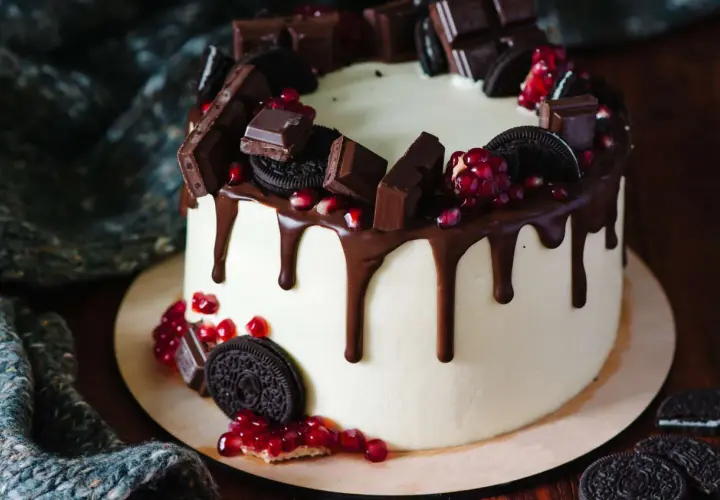 Jak zrobić tort drip cake dla chłopca - najlepsze pomysły na dekoracje