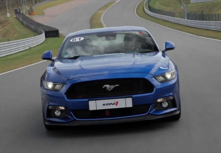 Ford Mustang ile ma koni? Odkryj moc silnika i osiągi modeli