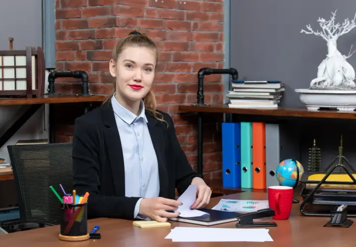 Zarządzanie oświatą: kurs czy studia? Wybór, który zmienia karierę