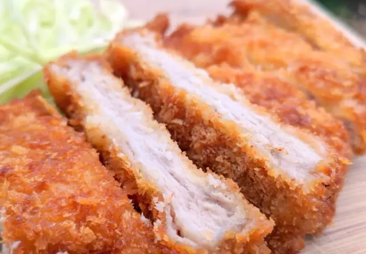 Juicy, baked tonkatsu, sliced and served with shredded cabbage. A delicious and crispy meal.