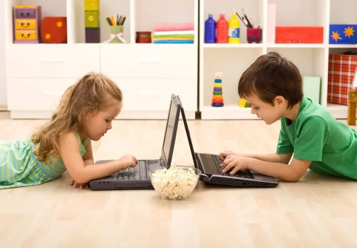 Dzieci korzystają z laptopów, a rodzice mają pewność, że kontrola rodzicielska na komputerze działa.