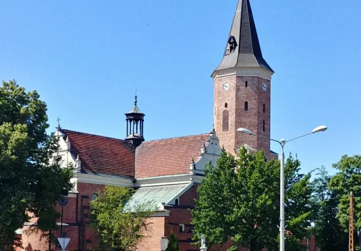 Ile się daje na mszę za zmarłego? Sprawdź typowe ofiary w parafiach