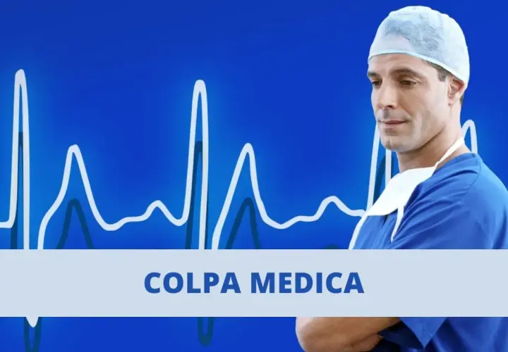 Medico con camice blu e cuffia, sullo sfondo un elettrocardiogramma stilizzato. Il testo "COLPA MEDICA" appare in primo piano.