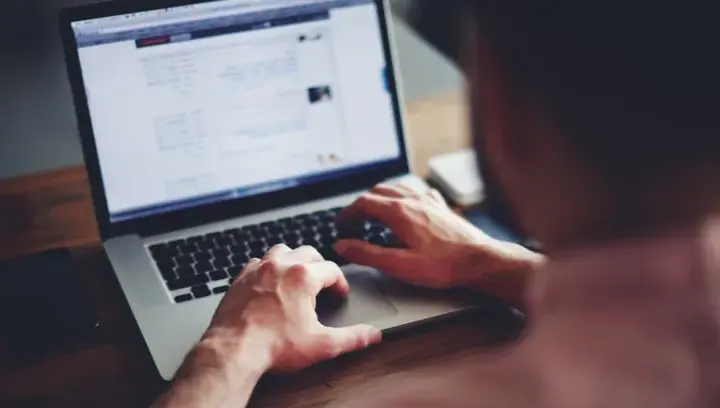 Jak przyspieszyć laptopa? Sprawdzone sposoby na lepszą wydajność