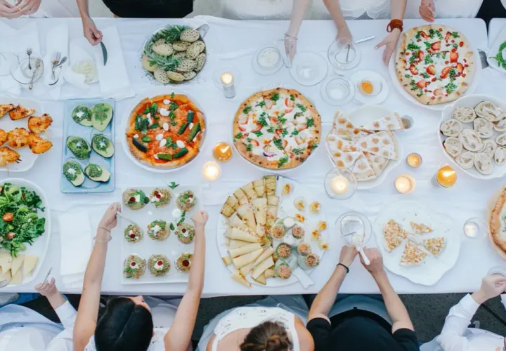 Catering na urodziny: Ile kosztuje? Jak nie przepłacić? Poradnik