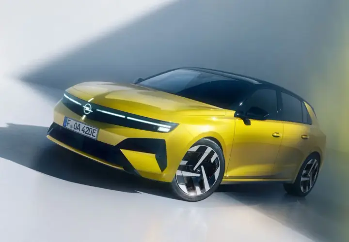 Opel Astra 1.6 CDTI 136 CV: opiniones sobre su diseño futurista y deportivo.