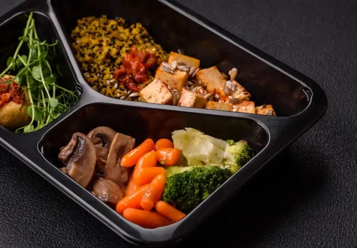 Catering dietetyczny: Co to? Czy dieta pudełkowa jest dla Ciebie?