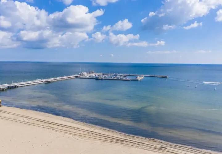 Polskie morze z dziećmi: Ranking, plaże, atrakcje. Wybierz idealne!