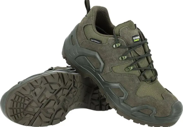 Solidne buty trekkingowe marki Stalco, wodoodporne, idealne na trudny teren.