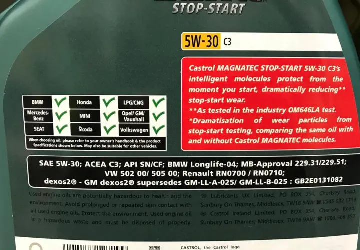 Olej silnikowy Castrol MAGNATEC 5W-30 C3, różne rodzaje olejów silnikowych, chroni silnik przed zużyciem podczas postoju i ruszania.