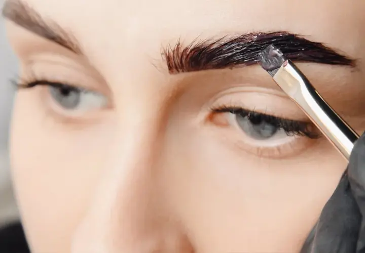 Henna Delia w domu: Krok po kroku do brwi jak z salonu