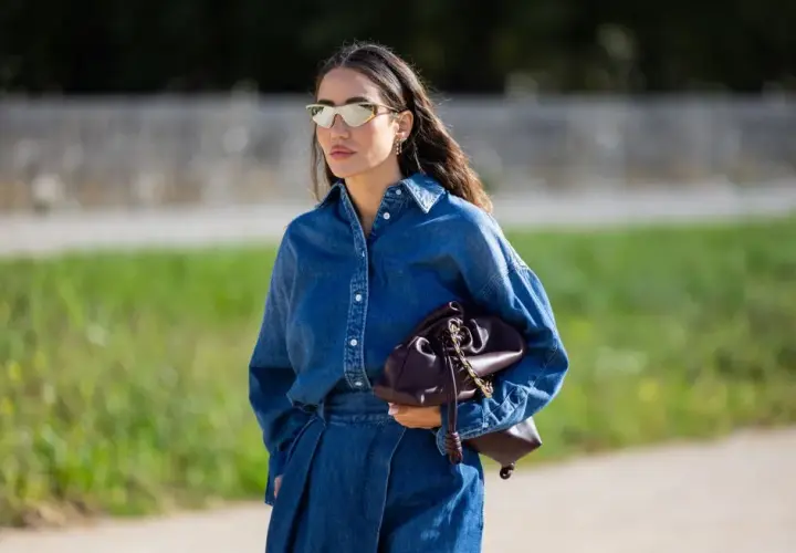 Stylizacje z jeansami paper bag, które podkreślą Twój styl i osobowość