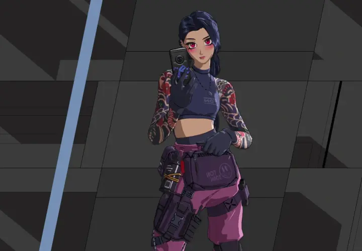 Dziewczyna z tatuażami na rękach robi sobie selfie przed kolejnym turniejem Fortnite.