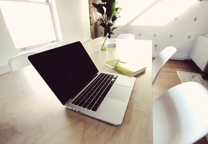 Jaki system na stary laptop, aby uniknąć problemów z wydajnością?