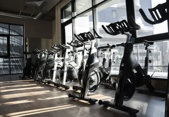 Co daje fitness? Odkryj korzyści, które zmienią Twoje życie