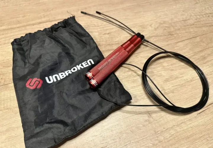 Jaka skakanka do CrossFit? Wybierz idealną i opanuj Double Unders!