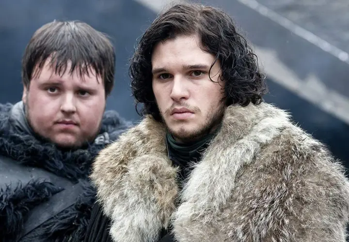 Jon Snow et Samwell Tarly, distribution de Game of Thrones saison 1, se préparent pour le froid du Nord.