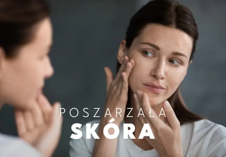 Kobieta dotyka swojej twarzy, analizując poszarzałą skórę.
