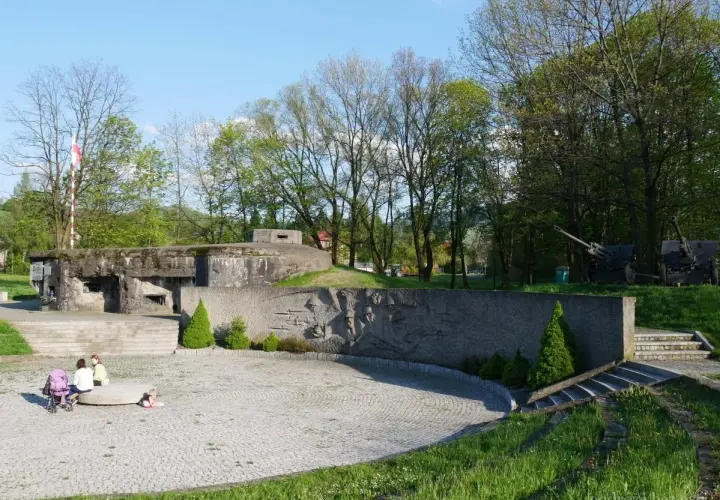 Węgierska Górka: Atrakcje, szlaki i historia "Westerplatte Południa"