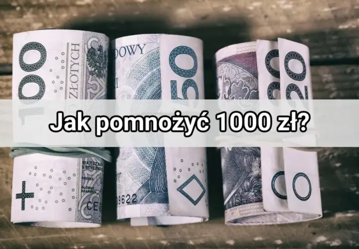 Zrolowane banknoty 100 zł i 50 zł na drewnianym tle. Pytanie brzmi: "Jak pomnożyć 1000 zł?".