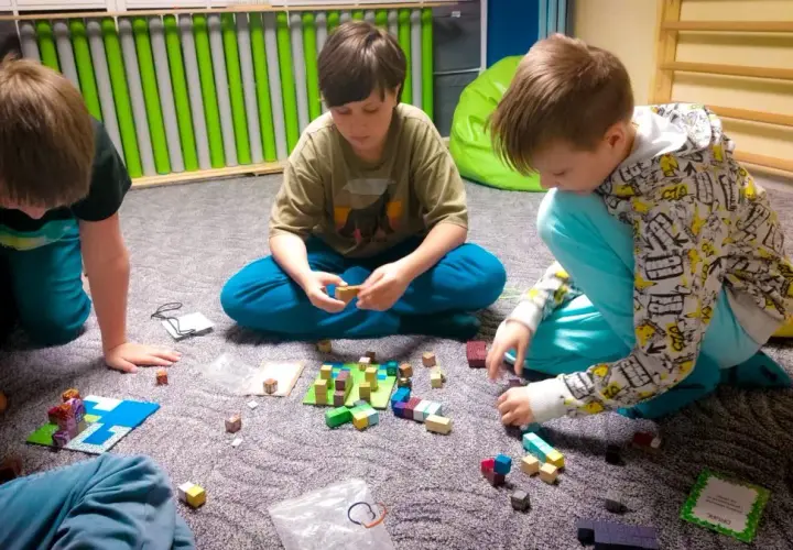 Zajęcia grupowe dla dzieci z autyzmem – wspieraj rozwój umiejętności