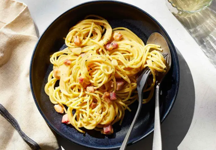 Kremowe spaghetti carbonara: idealny przepis na pyszny obiad