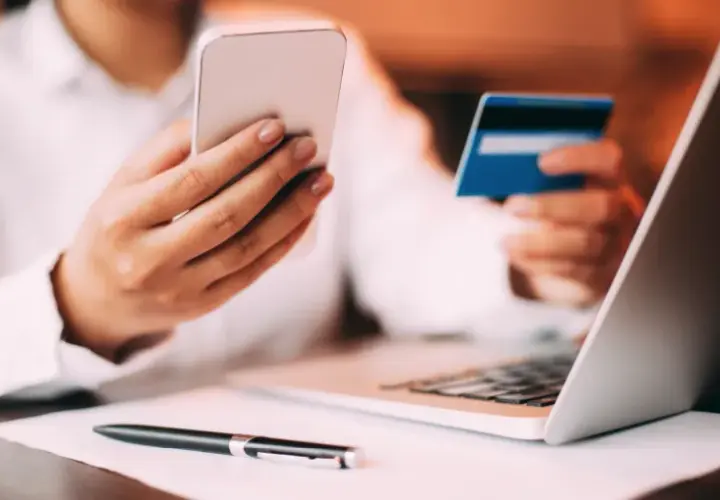 Szara strefa prawna transakcji online: jak zachować bezpieczeństwo